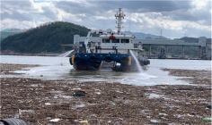 태풍 ‘하이선’이 몰고 온 삼척항 해양쓰레기 수거작업