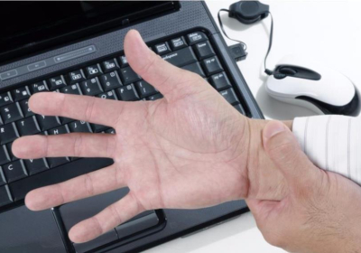 [건강정보] 스마트폰・물건 들 때 손목통증, ‘드퀘르뱅 증후군’ 치료법 